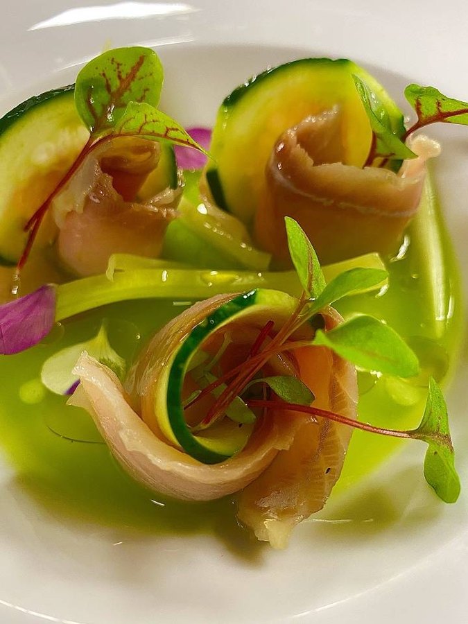 Rotolini di pesce e zucchine in olio verde